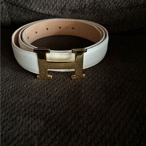 NWOT womens leather H belt, WHITE, size 40. Made in ITALY. PERFECT.